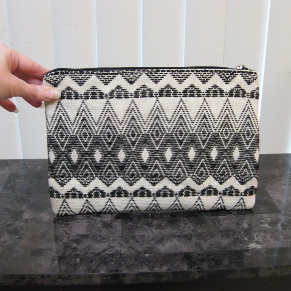 NWT Express black white shell makeup bag pouch - Picture 4 of 8